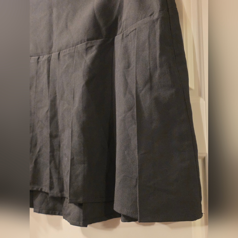 RSQ Black Pleated Mini Skirt With Zipper On Side NWT - Picture 2 of 4